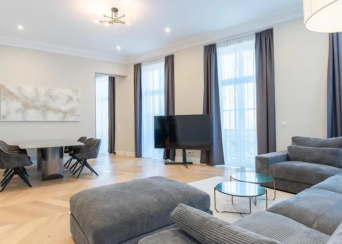 Luxury / 3-raum-suite An Der Frauenkirche / 4 *